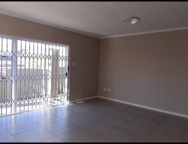 3 BEDROOM TOWNHOUSE RENTED IN LORRAINE